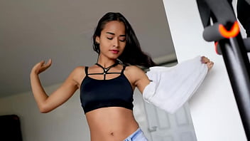 いたずらな金髪ウクライナ人ふしだらな女は熱いCUMシャワーが大好き！
