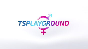巨乳Tガールのエマ・ローズとイジー・ワイルドがいるトランスセックスカフェ