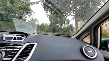 私を学校に連れて行き、車のトランクに放り込んでください