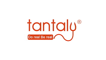 ブリトニーとのレズビアンストラップオンとはさみ - Tantaly