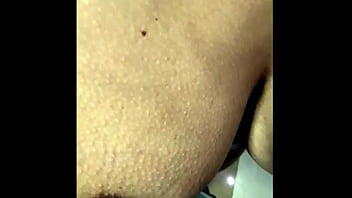 インドの大学のホットな若い女性の女の子が彼氏に初めて犯されるロマンチックなハードコアセックスフェラデジMMS（ヒンディー語オーディオ付き）