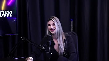 セクシーなブロンドはガソリンスタンドで、路上で、どこでもセックスして、そして潮吹きしたとき... - Melody Antunes
