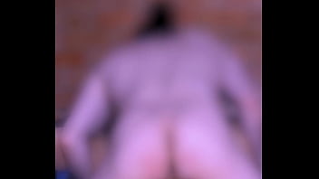 彼の触れるたびに、より深く燃えるような欲望が呼び起こされました。