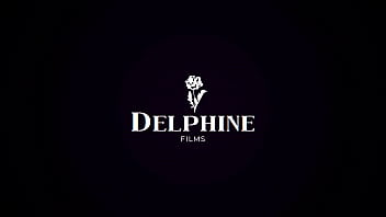 Delphine Films - セクシーなメイド、キラ・ノワールは顧客を喜ばせる方法を知っています