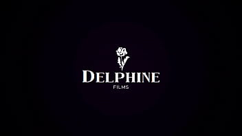 Delphine Films - エイプリル・オルセンのエッチな料理ショーがセクシーな三人組に変わる