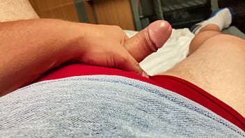 電車の中で見知らぬ女性が私をオナニーさせました