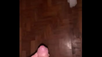 いたずらなドミネーターが私の部屋に侵入し、ミルクを口に含んだおやつをくれました。 COMPLETE