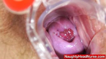 看護師は彼女の無精ひげを生やした穴を開けます