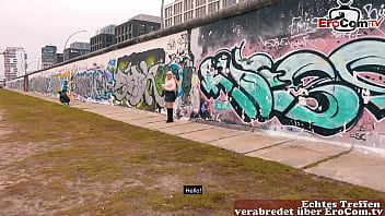 ドイツ人のぽっちゃり若い女性と路上で危険な公開リアルセックスミーティング