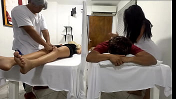 カップルマッサージの果てに妻は変態医師に夫の隣で犯される NTR JAV
