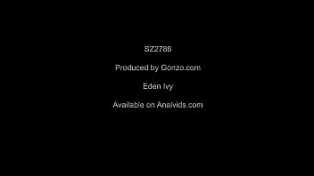 Анал и писсинг Eden Ivy на Рождество 2021 года с GONZO SZ2788