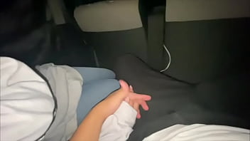 【大◯生カップルのカーSEX】夜中まで彼女とデートして車の中でたわいもない会話した後にいい雰囲気になって、、
