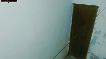 私のバーで何が起こったか見てください、女性がトイレに行き、男が後を追ったのです！