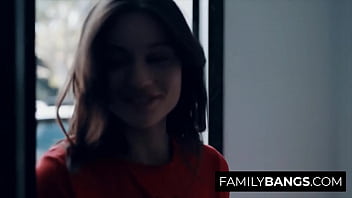 FamilyBangs.com ⭐ 自発的な継娘が継母を訪問、ジャクリン・テイラー、リヴ・ワイルド