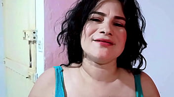 ぽっちゃり巨乳でとても興奮しています。義理の兄がしてくれないときに私をファックしてくれる男を探しています。義理の兄は私を訪ねてきたときに私をファックしてくれますが、私は毎日興奮しています。私はとても淫乱で、
