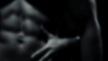 SinfulXXX レニナ クラウンがいたずらをして複数のオーガズムに達する