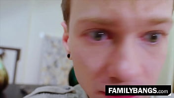 FamilyBangs.com ⭐ 内気なオタクがかわいい妹、ブルー モンロー、アレックス ジェットと処女喪失