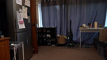 夫と電話で話しているときにヨガパンツを破かれた巨尻の浮気妻が犯されて顔射される
