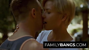 FamilyBangs.com ⭐ 力を与えられた継母は、国外退官の義理の息子、キット・マーサー、ヴァン・ワイルドに夢中