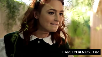 FamilyBangs.com ⭐ 学校から追い出された不良学校の若い女性、ジョディ・テイラー、ピート氏
