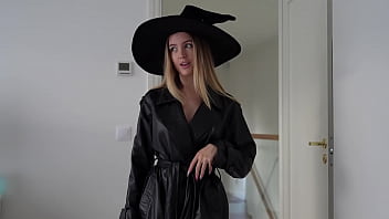 ハロウィーンパーティーの魔女がマンコに中出しされた