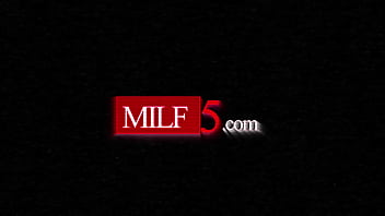 MILF5 - 不妊治療の医師が目の前で妻を妊娠させる