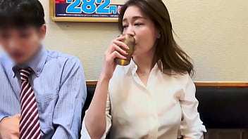 バリキャリ人妻OLの日常Vlog＝新卒くんのNTRハメ撮り プロジェクト成功のお祝いに平日の昼間からビールで乾杯！プロジェクトリーダーの上司『みく』さんは職場では厳しいけど面倒見のいい姉御肌。＃みく＃ITエンジニア Part1
