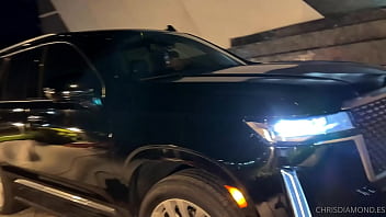 CJを車に連れて行くと、彼女は私をしゃぶって激しくセックスすることができます