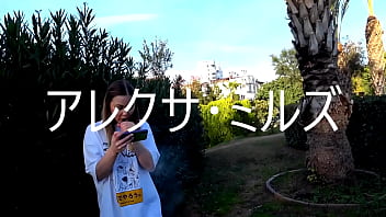 彼女はヘンタイを見ていて、映画の登場人物と同じことをしたいと思っています