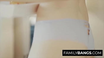 FamilyBangs.com ⭐ オーガズムの朝食で結婚記念日を祝うホットな妻、ブリー ダニエルズ、アレクシス フォークス