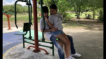 1日目 - 義理の弟が屋外の公園で運動した後、義理の妹をベッドに誘います - 義理の妹にサプライズ中出し！ - ファックされた家族