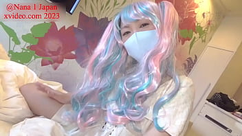 娜娜以女牛仔姿势用力插入！与天使 cosplay 彩虹假发打手枪射精的天堂课程