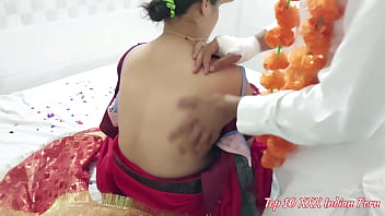 インド人カップルの初めての結婚式の夜のセックスを楽しむ