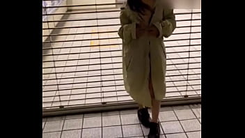 駅前で全裸になるのが楽しそうになっているNANA、全裸でタクシーを止める！