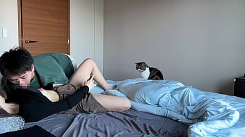 オナニー中の彼女をサポートしたら物足りなくなってオチンポおねだり️素人カップルのSEX盗撮　バイブ　オモチャ　オナサポ　クリ責め　かわいい　絶頂　巨乳　ハメ撮り　投稿　個人撮影　日本人　えむゆみ