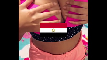 アラブのセックス、火事、エジプトのふしだらな女、そして彼女はレースを脱いで「4人にめちゃくちゃに犯されたいです」と言いました。