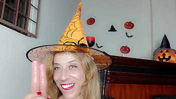 ハロウィーンにオナニーして自分の小便を飲む