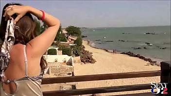1639 - フランス人ブロンドのアマチュアふしだらな女、サテンのランジェリー（Tバックとネグリジェ）ビーチファック、展示会、フェラ、アナル舐め、汚い話、POV