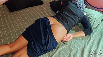 マレーシアのヒジャブが隣人から素敵なセックスを受ける。