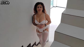 美しいストリッパーがダンスを披露し、自宅で熱く角質のブルネットを引き渡し、熱いセックスを望んでいます。完璧なボディセクシーな素人のストリップいじめセックス狂いの妻の熱いダンス