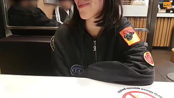 用手机控制我朋友的公共高潮 - 无限高潮