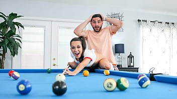 義理の兄弟がビリヤードをして勝ったほうが1か月間掃除をする必要がない - ファックエニータイム
