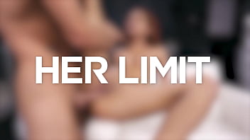 痩せた美女ベロニカ・レアルの熱い潮吹きと大きなイタリア人チンポとの激しいアナルファック - HER LIMIT