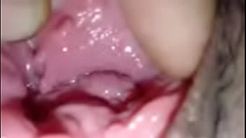 彼女のクリトリスを舐めて、かわいい猫娘にあなたのペニスをしゃぶらせて、スリル満点の乗り物にしましょう。