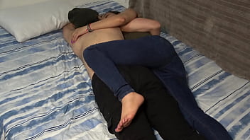 リアルでハードな素人の情熱的なセックス。大声でうめき声ファック。私は雌犬のように犯されます正常位、後背位、中出しに乗って