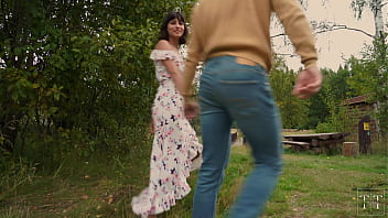 森の中で婚約者のおっぱいに精液をかける
