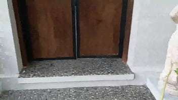 睡眠正常位と激しい指マン後の大量潮吹き