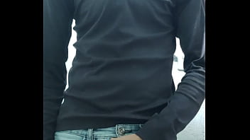 イケメン男がおいしいペニスでオナニーしてしまう