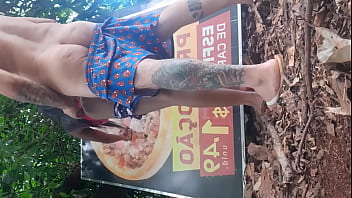 パーティーで人妻を犯して彼女のお尻を食べる