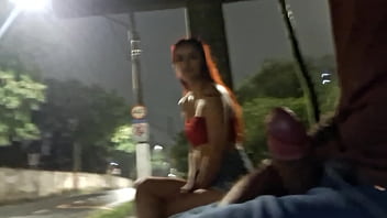 我上班时冒着在公交车站自慰的风险！